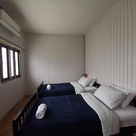 Liaw Base House Hostel Bangkok Bagian luar foto