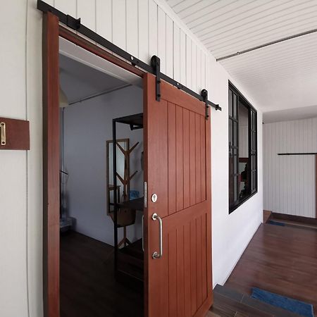Liaw Base House Hostel Bangkok Bagian luar foto