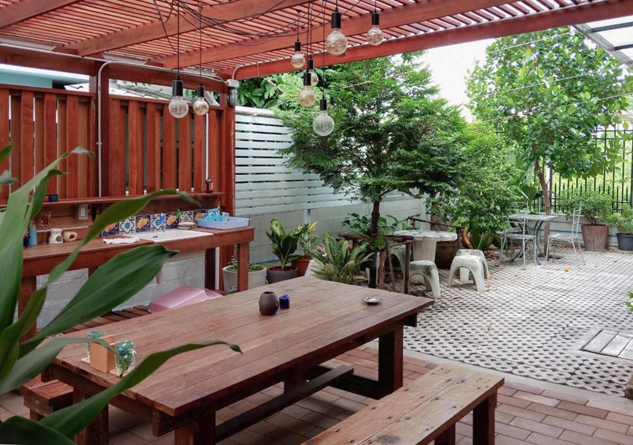 Liaw Base House Hostel Bangkok Bagian luar foto