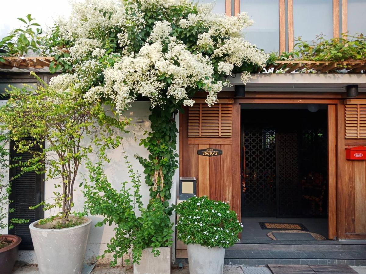 Liaw Base House Hostel Bangkok Bagian luar foto