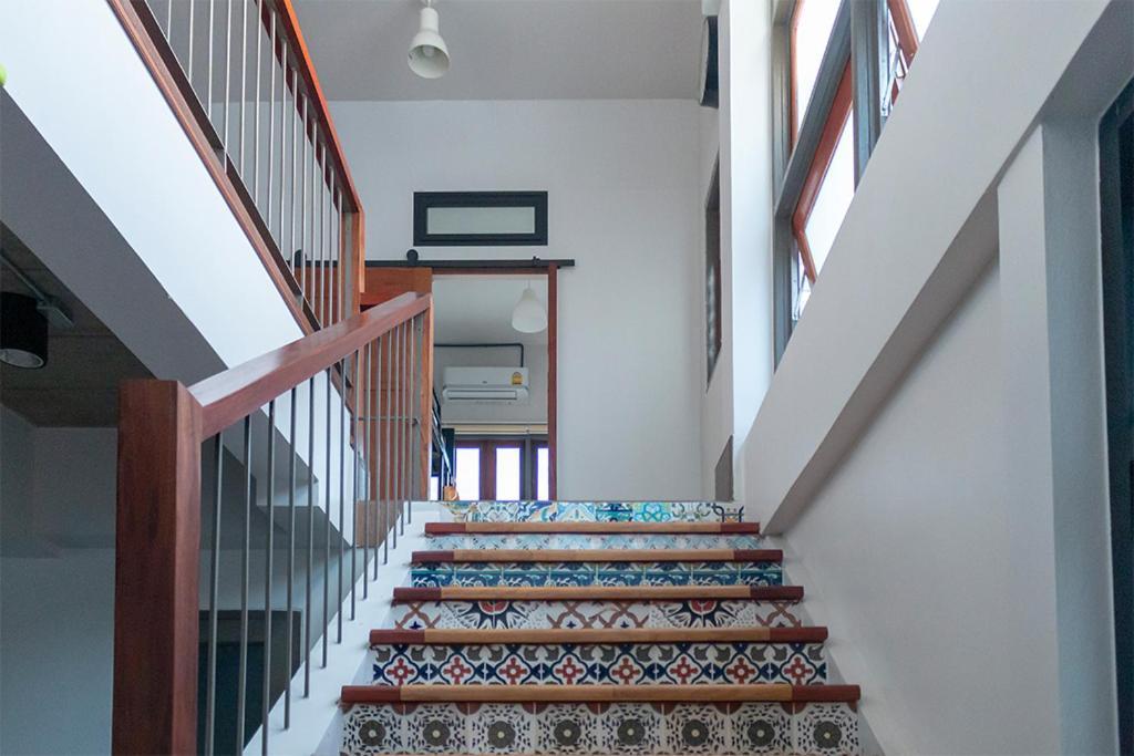 Liaw Base House Hostel Bangkok Bagian luar foto