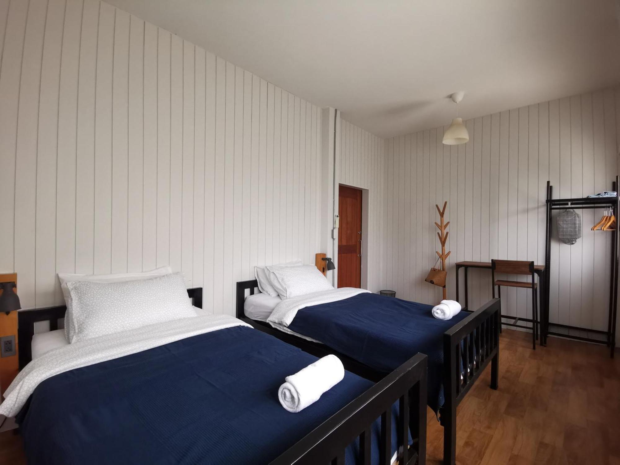 Liaw Base House Hostel Bangkok Bagian luar foto