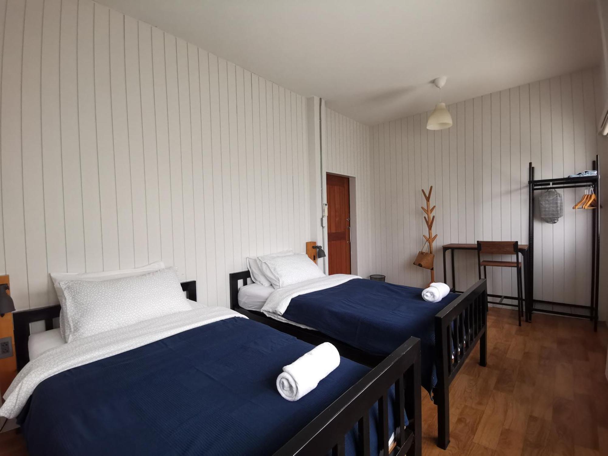 Liaw Base House Hostel Bangkok Bagian luar foto