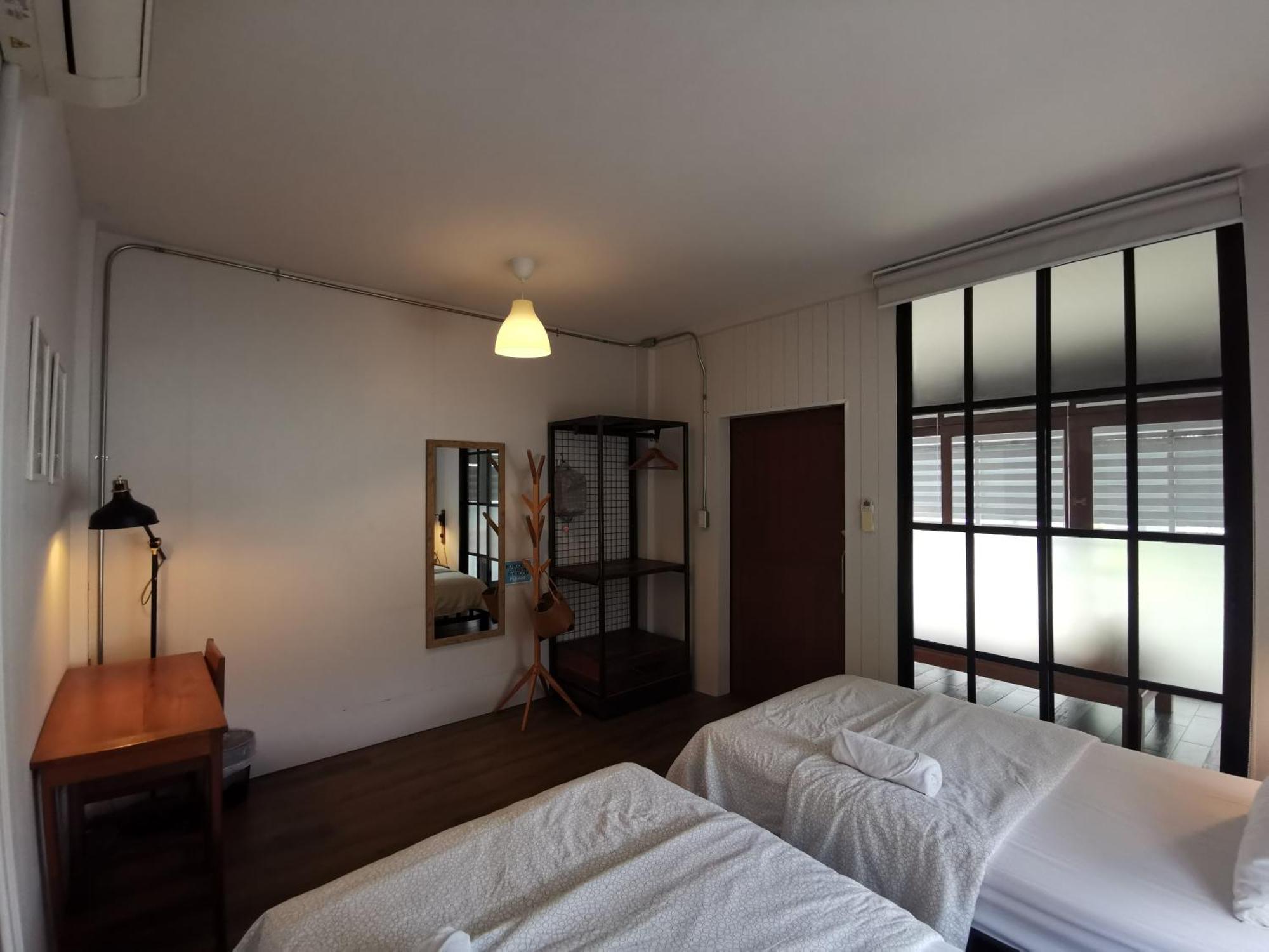 Liaw Base House Hostel Bangkok Bagian luar foto