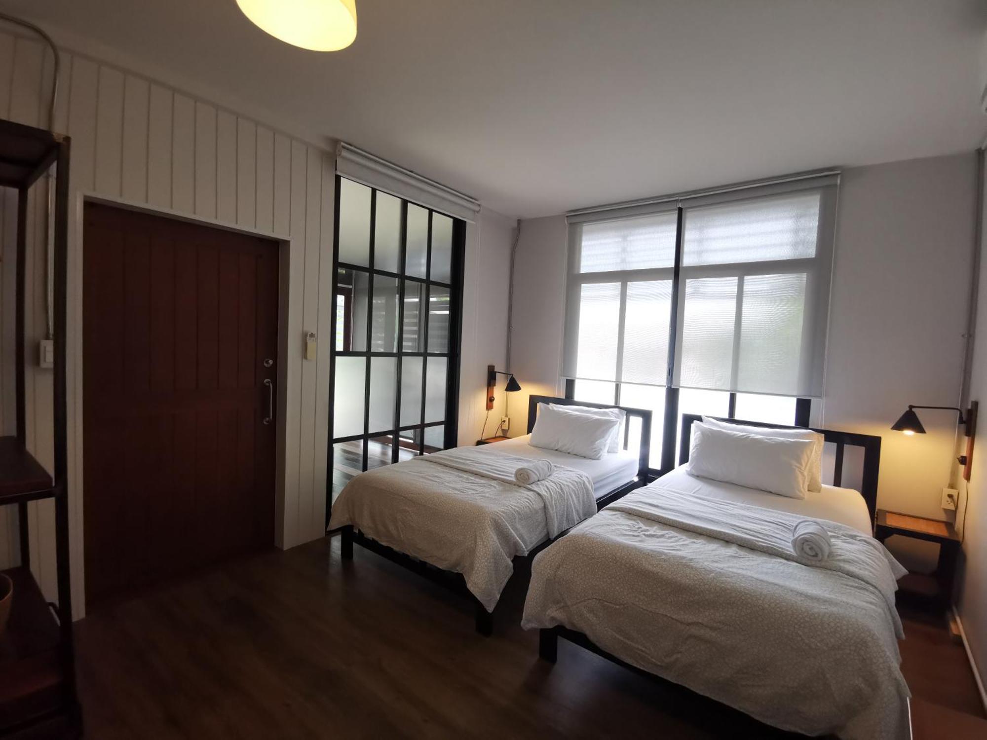 Liaw Base House Hostel Bangkok Bagian luar foto