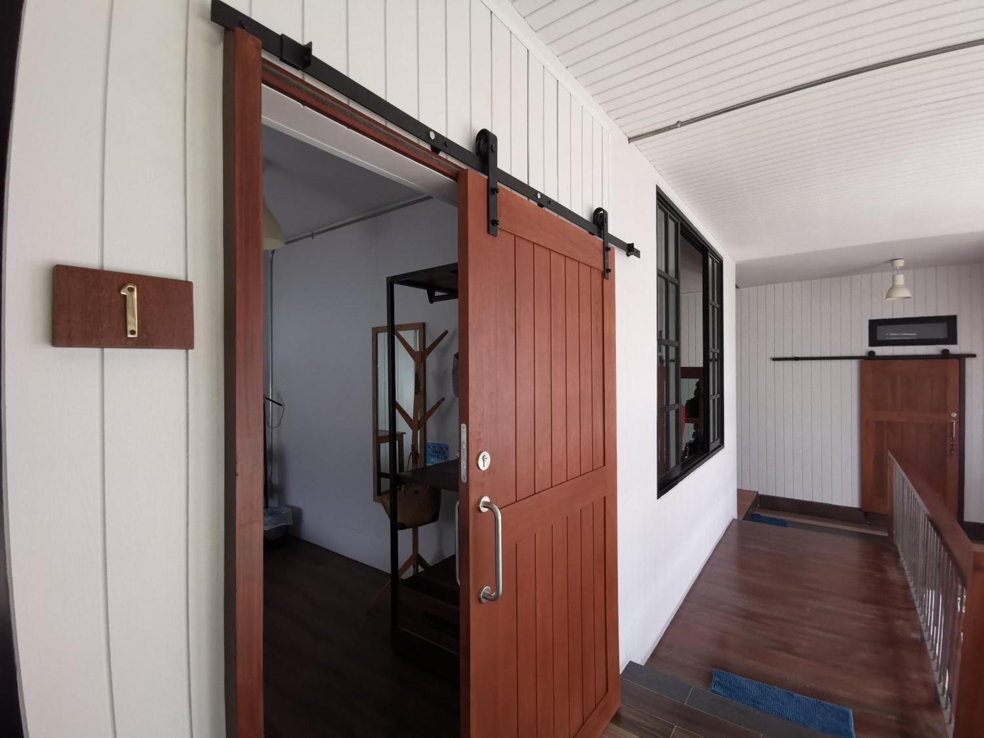 Liaw Base House Hostel Bangkok Bagian luar foto