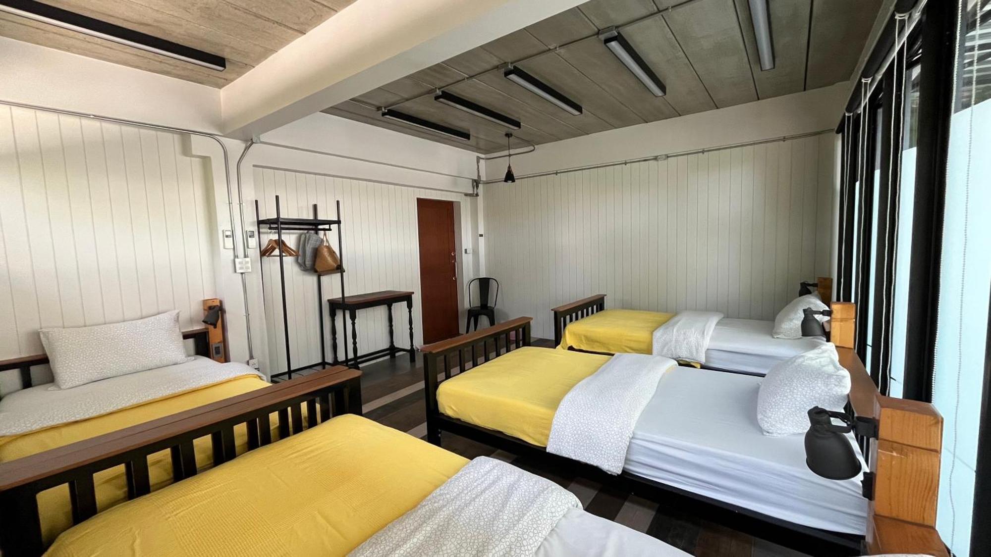 Liaw Base House Hostel Bangkok Bagian luar foto
