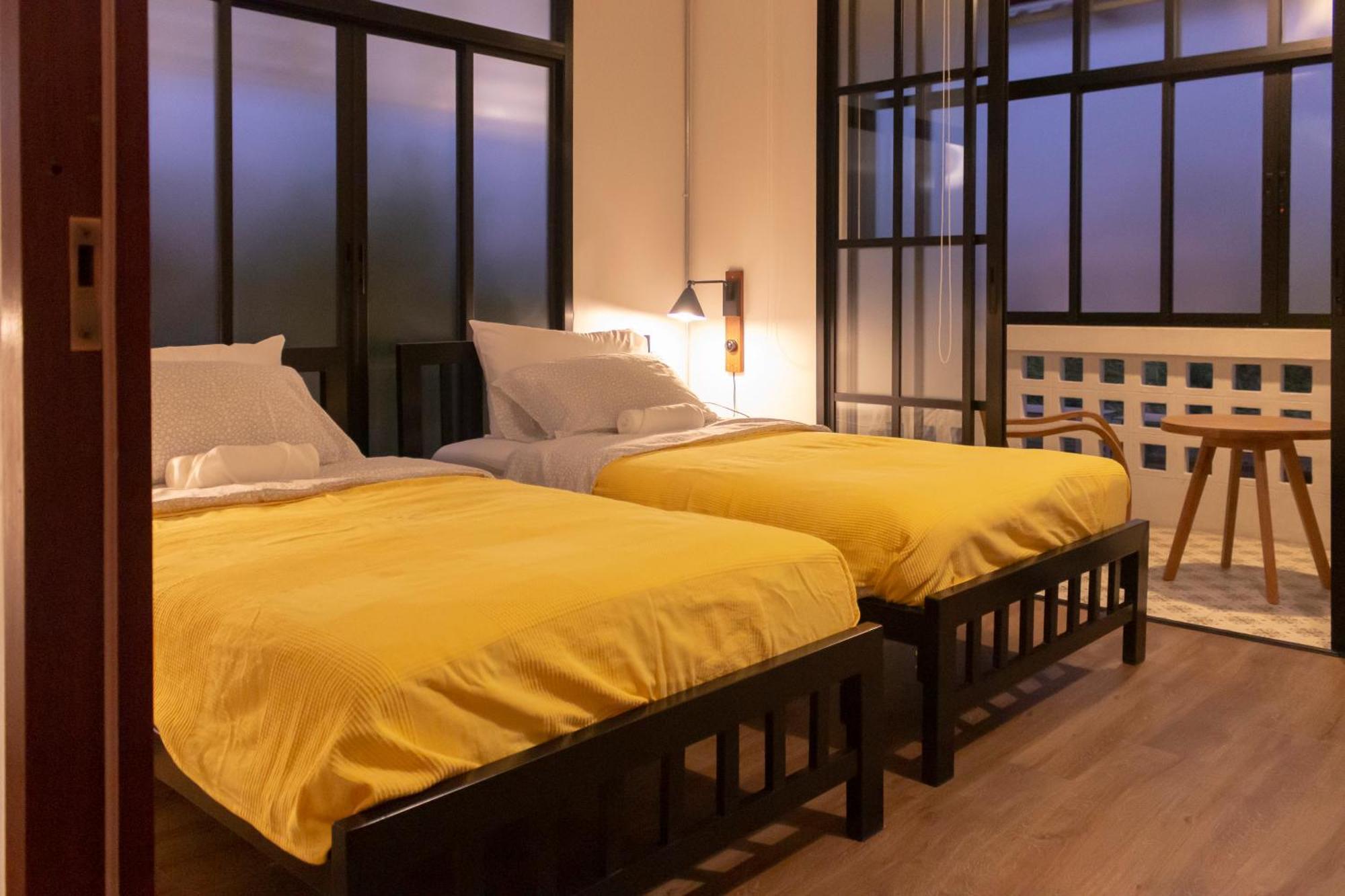 Liaw Base House Hostel Bangkok Bagian luar foto